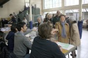 Imatge d'arxiu d'una mesa electoral durant unes eleccions.