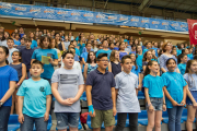 Els nens i nenes cantant la cançó al