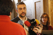 El diputat d'ERC Bernat Solé, fent declaracions als mitjans.