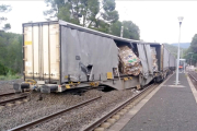 Imatge del tren descarrilat a l'estació dels Guiamets.