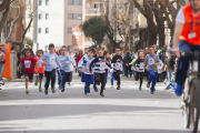 Una de les curses del cross, que va recórrer els carrers propers a l'escola reusenca.