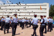 Imatge de l'acte de graduació dels quatre nous agents.