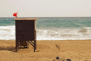 Banyar-se quan hi ha bandera vermella comporta sancions econòmiques que depenen de les ordenances municipals.