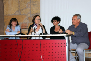 Begoña Floria, consellera de Cultura de Tarragona, amb Ester Roca, directora castellera del Concurs de Castells, Núria Batet, regidora de Festes de Torredembarra, i Xavier Gonzàlez, director del concurs.