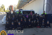 Los alumnos pudieron compartir un rato con los agentes y conocer su trabajo.