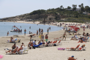 La platja de la Pineda plena de banyistes, aquesta setmana.