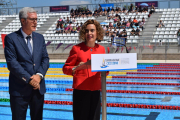 Meritxell Batet inaugurant la piscina olímpica