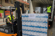 Mercadona ha efectuat la donació de 13.500 litres de llet Hacendado al Banc d'Aliments a les comarques tarragonines aquest dijous.