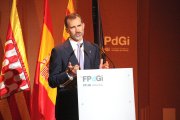 El monarca espanyol Felip VI fent el seu parlament durant l'entrega dels Premis Fundació Princesa de Girona l'any 2015