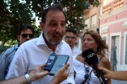 El secretari general d'Units per Avançar, Ramon Espadaler, atenent els mitjans de comunicació.