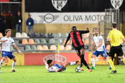 Karim Yoda, durant el partit del CF Reus contra el Tenerife a l'Estadi.