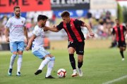 Alfred Planas intenta progressar per la banda en un moment del Reus-Zaragoza de dissabte.