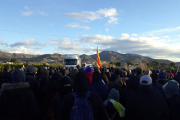 Unes 200 persones s'han mobilitzat per protestar contra els darrers esdeveniments polítics.