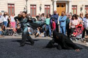 Imatge de l'espectacle 'Orbis' al Mercadal de Reus, al Festival COS.