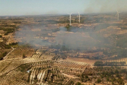 Imatge de la fumerada que provoca l'incendi de Gandesa.