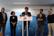 Els candidats de JxCAT a les eleccions europees Carles Puigdemont, Toni Comín, Clara Ponsatí, Gorka Knör i Erika Casajoana a Brussel·les.