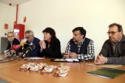 La consellera d'Agricultura, Teresa Jordà, en roda de premsa a Reus amb altres representants del Departament i del sindicat Unió de Pagesos per anunciar mesures per al sector de l'avellana.