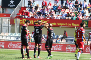 Imatge d'alguns futbolistes del CF Reus, després d'encaixar una derrota a l'Estadi Municipal.