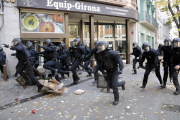 Els agents dels Mossos d'Esquadra durant les càrregues el passat dia 6 a Girona.