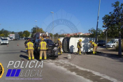 Els Bombers, la Policia Local i el SEM van acudir al lloc.