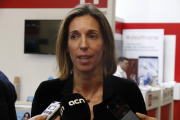 La consellera d'Empresa i Coneixement, Àngels Chacón, durant una atenció als mitjans al MWC19.