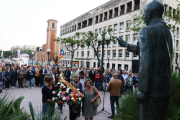 Prop de dues-centes persones van participar en l'ofrena floral al president Lluís Companys.