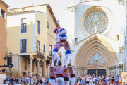 Els turistes es van interesar per les estructures dels castells.