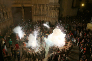 La celebració de l'aniversari del Ball de Diables va omplir de color els carrers de la Part Alta, en una jornada molt emotiva pel grup.