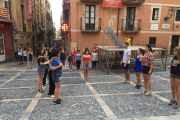 Imatge d'un dels assajos que han fet membres d'aquest ball a la plaça de les Cols.