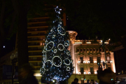 Imatge d'arxiu de l'arbre de Nadal instal·lat a la Rambla Nova.