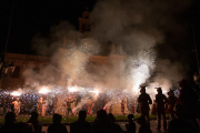 Imatge de la Carretillada del Ball de Diables al Santuari de Misericòrdia.