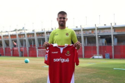 Ramiro Guerra, a la gespa de l'annex del Nou Estadi.