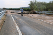 La C-12, entre Tortosa i Amposta, tallada com a conseqüència de les pluges.