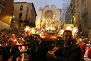 El Seguici va posar la música, el color i el foc a la Professó del Braç de Santa Tecla.