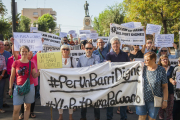 Una setantena de veïns de la Part Baixa es va concentrar a la plaça dels Carros i, des d'aquest punt, es va dirigir fins a l'Ajuntament.