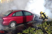 L'incendi va activar un vehicle terrestre dels Bombers.