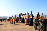 La trobada de gegants a l'esplanada de la presó de Lledoners amb motiu del comiat dels polítics empresonats.