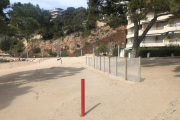 Imatge de la malla instal·lada a la platja de Capellans.