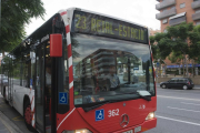 Imatge d'arxiu d'un autobús de l'EMT al centre de la ciutat.