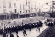 Presoners republicans treballant a la plaça del Mercadal de Reus.