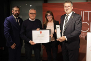 L'alcalde de Tarragona, Pau Ricomà, acompanyat del director del Concurs de Castells, Xavier González, i la directora castellera del certamen, Ester Roca.