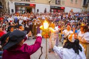 Un moment de l'obra del Ball de Dames i Vells.