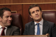 El líder del PP, Pablo Casado, i el seu secretari general, Teodoro García Ejea, al Congrés durant el debat d'investidura, el 22 de juliol de 2019.