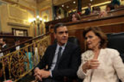 El president i vicepresidenta espanyols en funcions, Pedro Sánchez i Carmen Calvo, al debat d'investidura.