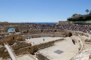 Les graderies que anirien a terra són les que apareixen plenes de gent en un acte de Tarraco Viva.