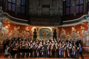 L'Orfeó Català, l'Orfeó Reusenc i la Coral Regina de Manlleu actuant conjuntament al Palau de la Música en el marc del projecte Xarxa Coral.