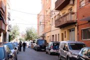 La casa i el tram de carrer del barri de Ferreries de Tortosa.