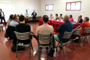 Pla general dels membres del plenari del CoNCA amb representants culturals de les Terres de l'Ebre, a la Casa de la Cultura de Móra la Nova.