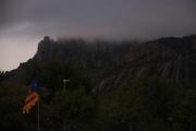 Pla general de Montserrat, amb les agulles il·luminades.