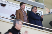 Clifton Onolfo a la tribuna de l'Estadi Municipal en un partit del CF Reus B.